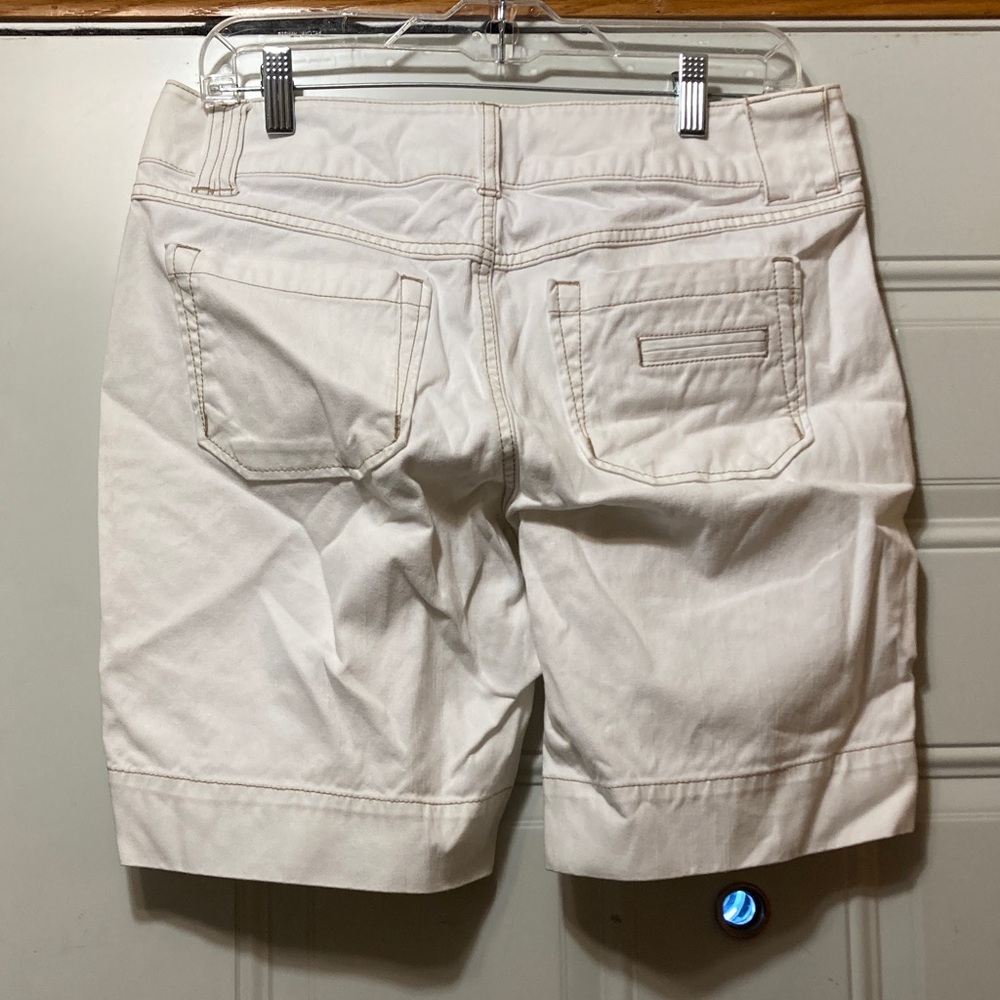 Cabi White Women's Casual Shorts 8